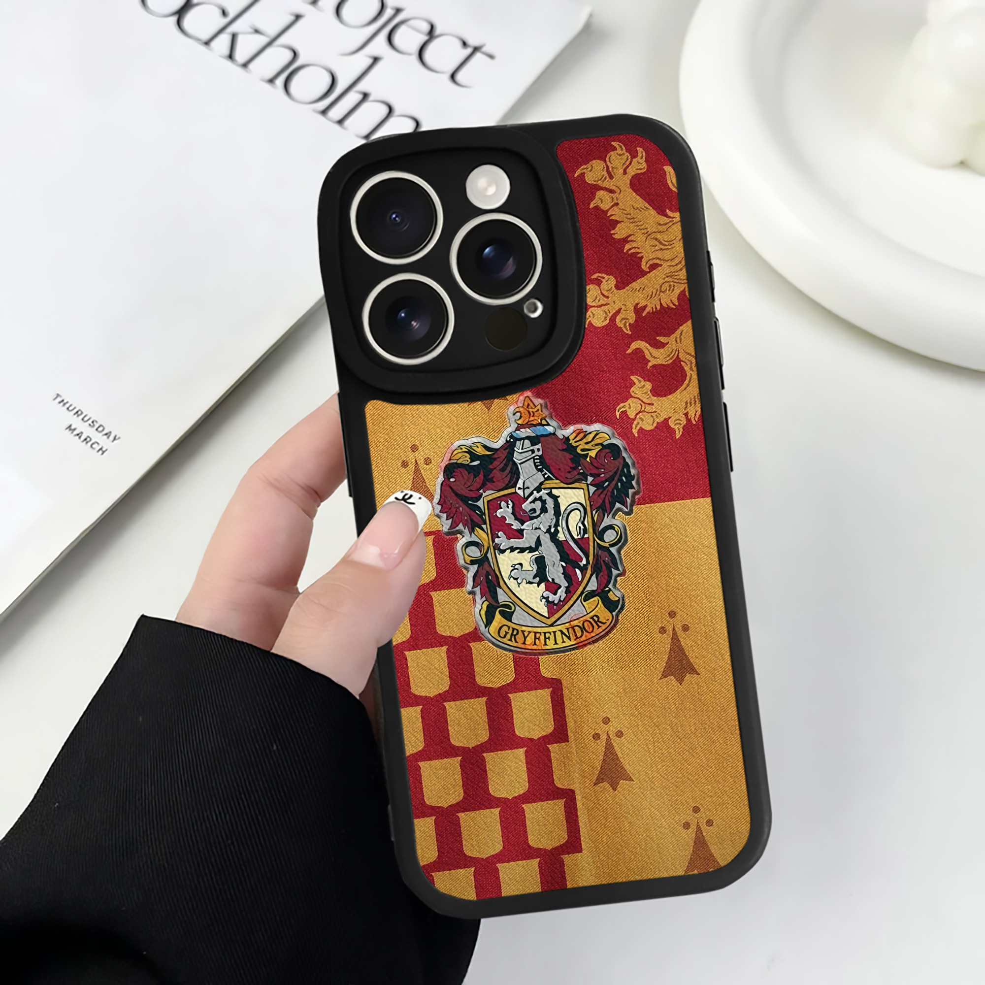 （画像用） Harry Potter ハリー・ポッターシリーズ 【iPhone 16シリーズ対応】シリコンスマホケース（レザー調） 材質：シリコン